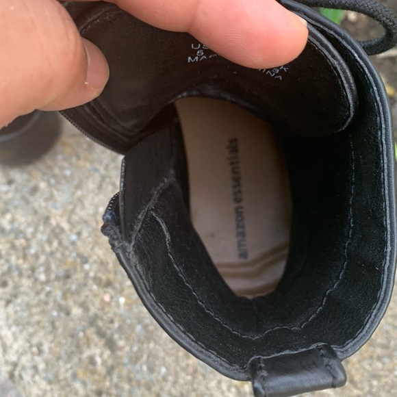 Black boots - Picture 6 of 7